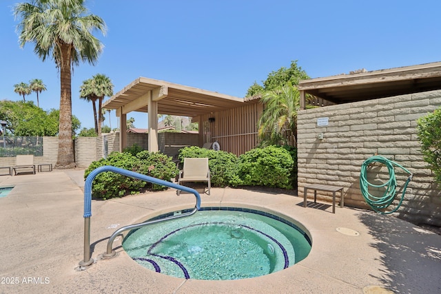 4525 N 66th St Unit 1, Scottsdale, AZ 85251 - view of swimming pool featuring a hot tub and a patio area