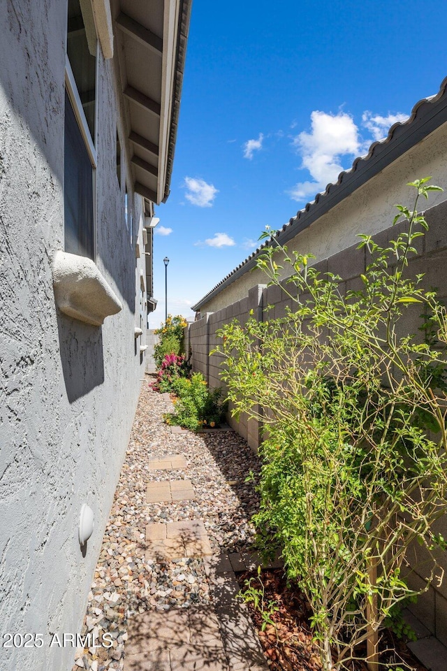 2644 S Dock St, Gilbert, AZ 85295 - view of side of home featuring a fenced backyard and stucco siding