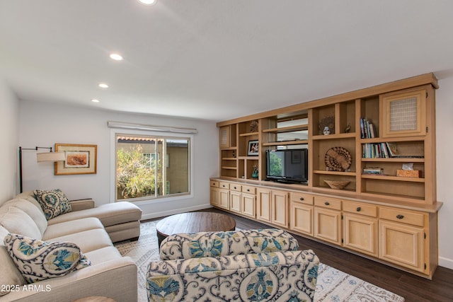 living area featuring recessed lighting, dark wood-style flooring, and baseboards