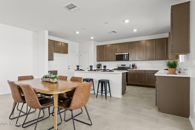 dining area featuring visible vents and recessed lighting