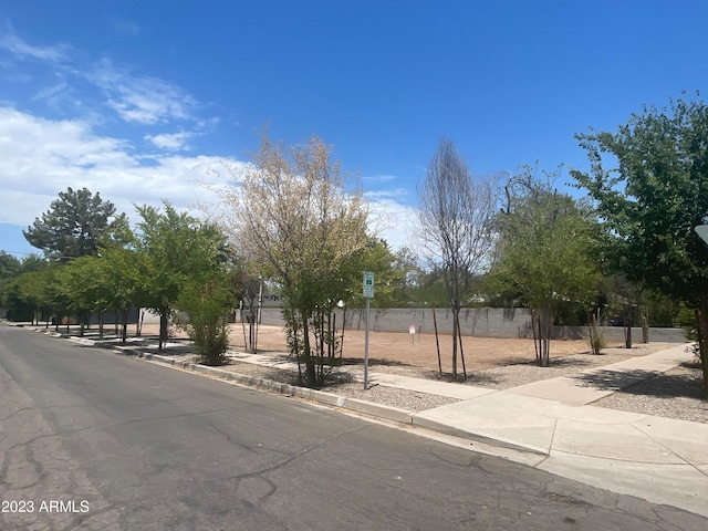 Listing photo 3 for 1190 S Maple Ave Unit 2, Tempe AZ 85281