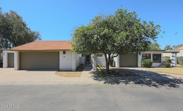 view of front facade featuring a garage