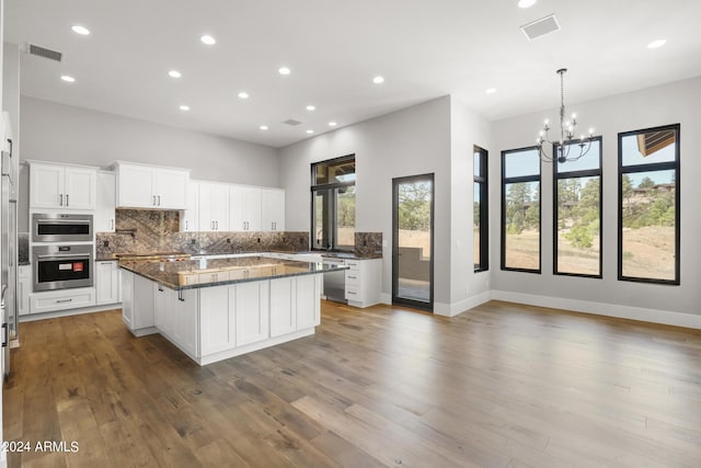 1804 E Senna Pt, Payson, AZ 85541 - kitchen featuring backsplash, stainless steel appliances, an inviting chandelier, and visible vents