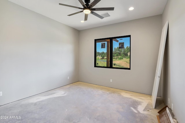 empty room with ceiling fan