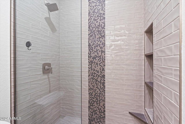 bathroom featuring tiled shower