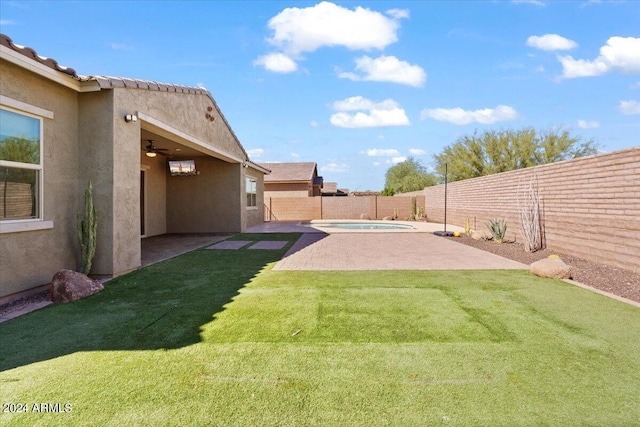 view of yard featuring a patio area