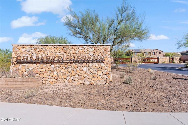 view of community / neighborhood sign