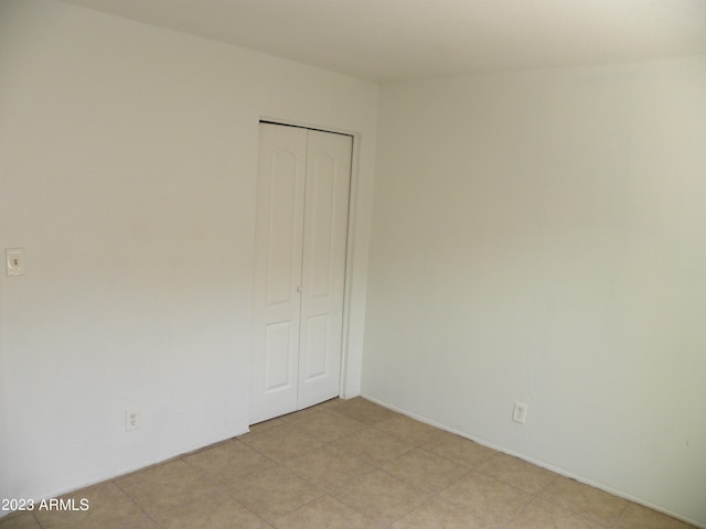 unfurnished bedroom featuring a closet