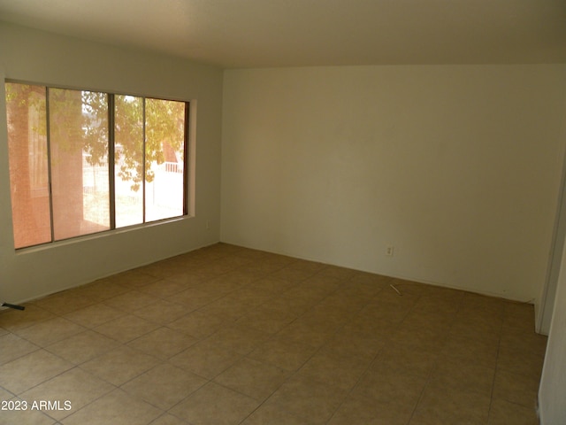 empty room featuring light tile patterned floors