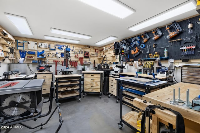 miscellaneous room featuring finished concrete floors and a workshop area