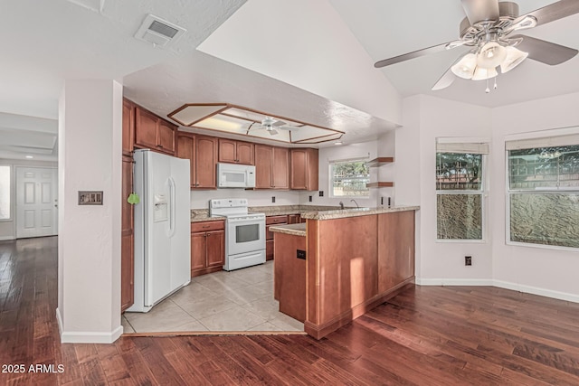 kitchen with visible vents, white appliances, light wood-style floors, and ceiling fan