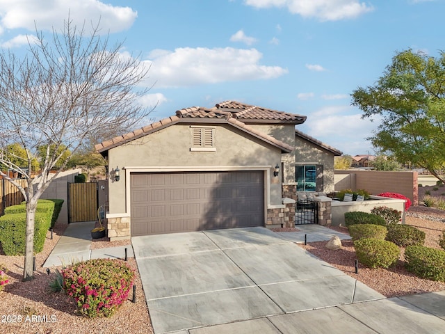 view of front facade featuring a garage