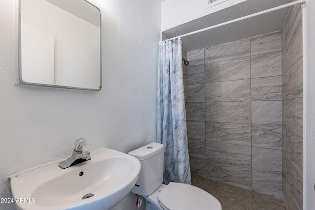 3115 N 55th Ave, Phoenix, AZ 85031 - bathroom featuring a sink and tiled shower
