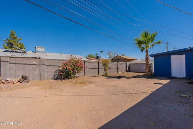 3115 N 55th Ave, Phoenix, AZ 85031 - view of yard featuring a storage shed