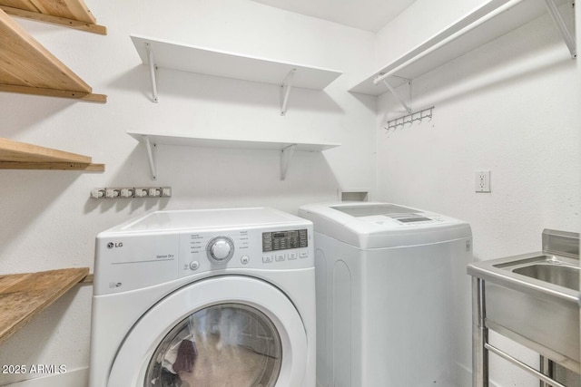 8140 E Mitchell Dr, Scottsdale, AZ 85251 - laundry room featuring washing machine and clothes dryer