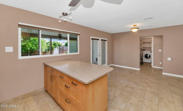 8140 E Mitchell Dr, Scottsdale, AZ 85251 - kitchen featuring washer / clothes dryer, ceiling fan, a peninsula, and light countertops