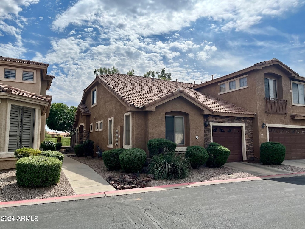 view of front of house featuring a garage