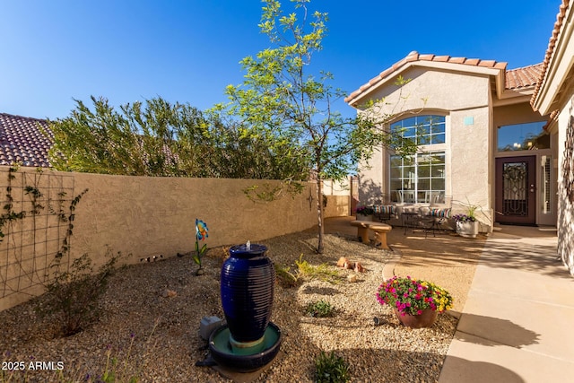 view of yard featuring a patio area