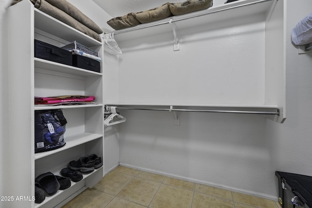 spacious closet featuring light tile patterned floors