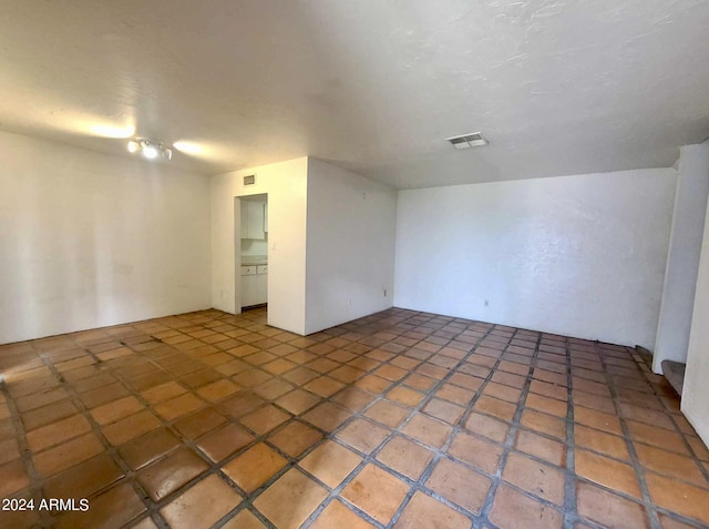 3416 N 44th St Unit 5, Phoenix, AZ 85018 - unfurnished room with visible vents