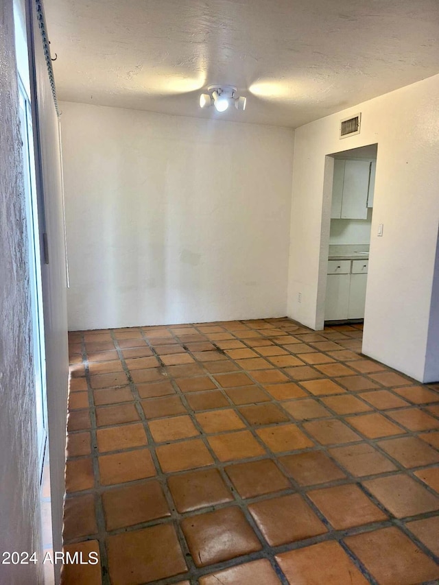 3416 N 44th St Unit 5, Phoenix, AZ 85018 - empty room with visible vents
