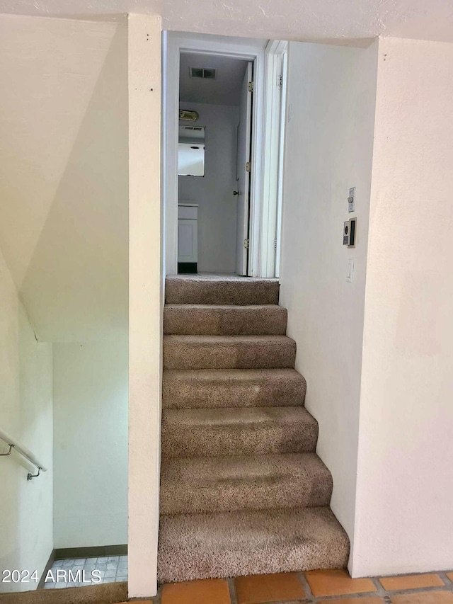 3416 N 44th St Unit 5, Phoenix, AZ 85018 - staircase with visible vents