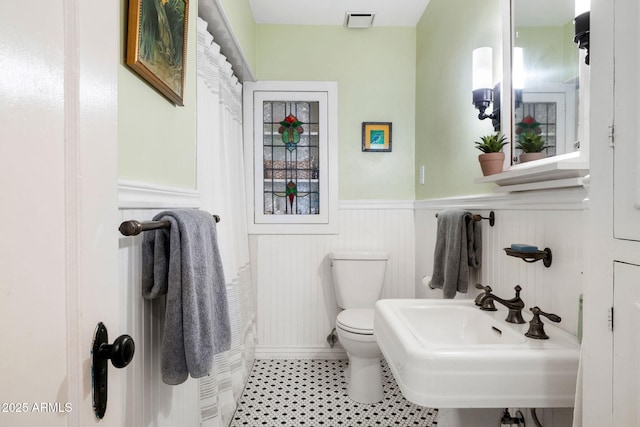 543 S Hassayampa Dr, Prescott, AZ 86303 - bathroom with wainscoting, toilet, and a sink