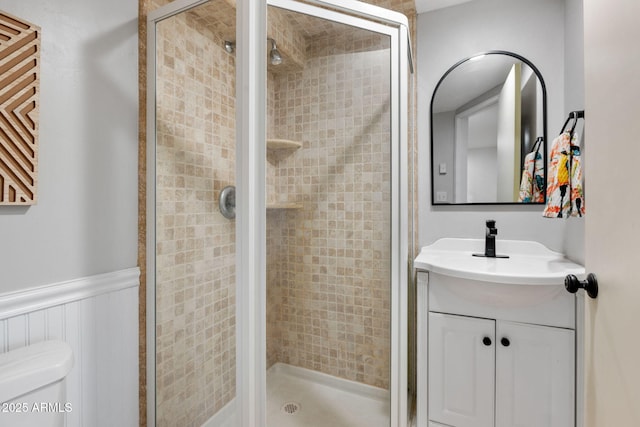 543 S Hassayampa Dr, Prescott, AZ 86303 - full bath featuring a stall shower, vanity, toilet, and a wainscoted wall