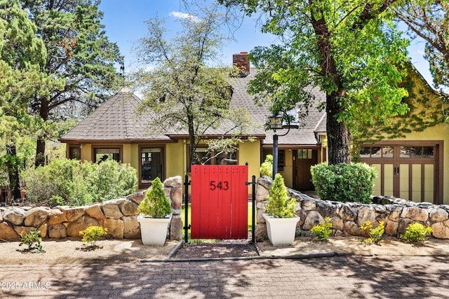 543 S Hassayampa Dr, Prescott, AZ 86303 - view of front of home with a gate, roof with shingles, a chimney, stucco siding, and a fenced front yard