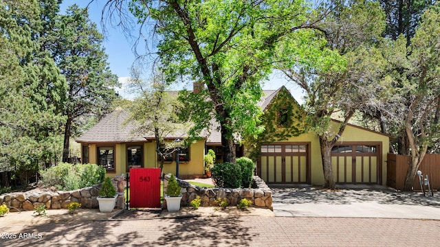 543 S Hassayampa Dr, Prescott, AZ 86303 - view of front facade featuring driveway, stucco siding, a garage, and a gate