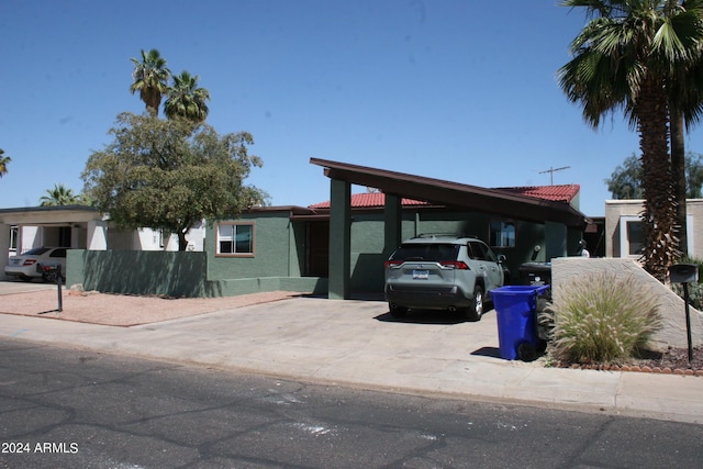 view of front facade with a carport