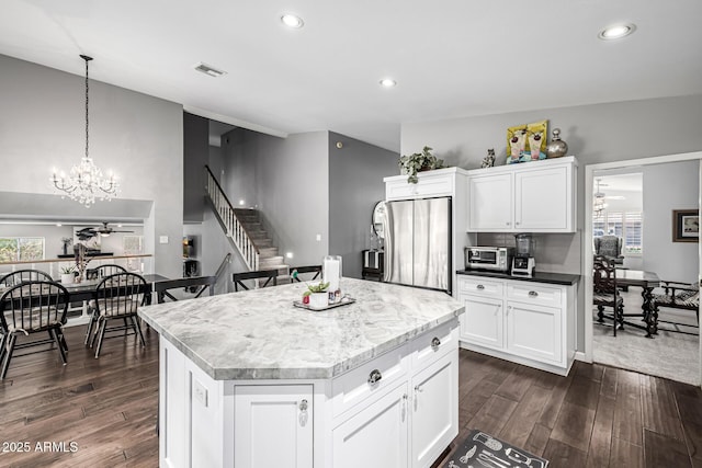 15027 N 61st Pl, Scottsdale, AZ 85254 - kitchen with dark wood-style flooring, visible vents, freestanding refrigerator, and a kitchen island