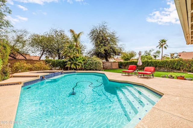 15027 N 61st Pl, Scottsdale, AZ 85254 - view of pool featuring a fenced backyard, a fenced in pool, an in ground hot tub, and a patio