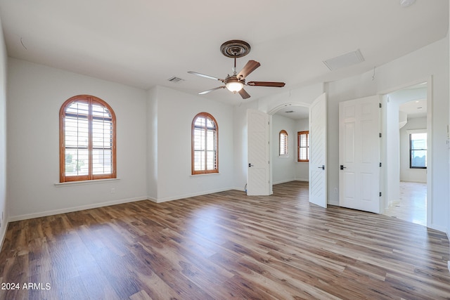 unfurnished room featuring ceiling fan and hardwood / wood-style floors