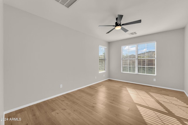 unfurnished room featuring light hardwood / wood-style floors and ceiling fan