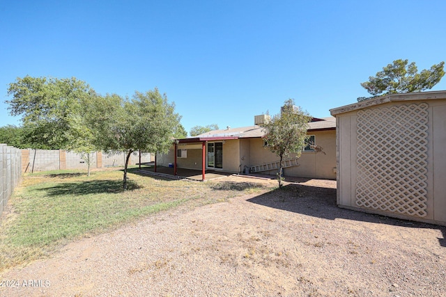 view of yard with a patio area