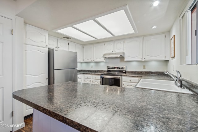 12222 N Paradise Village Pkwy S Unit 442, Phoenix, AZ 85032 - kitchen with stainless steel appliances, under cabinet range hood, dark countertops, a sink, and recessed lighting