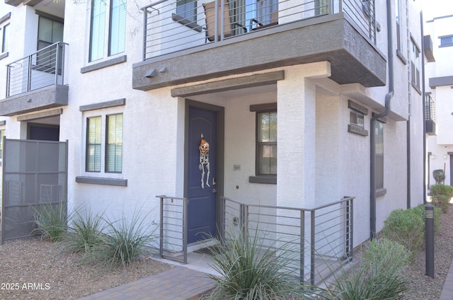 property entrance featuring stucco siding