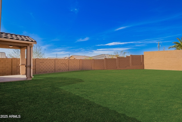 view of yard featuring a fenced backyard