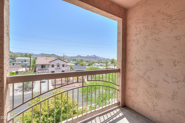 9820 N Central Ave Unit 212, Phoenix, AZ 85020 - balcony featuring a mountain view and a residential view