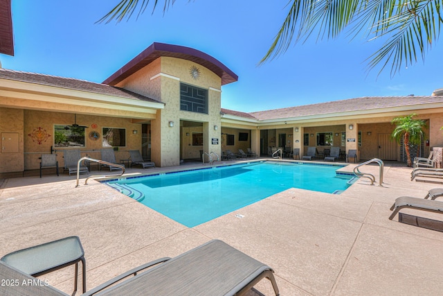 9820 N Central Ave Unit 212, Phoenix, AZ 85020 - community pool with a patio area and a ceiling fan