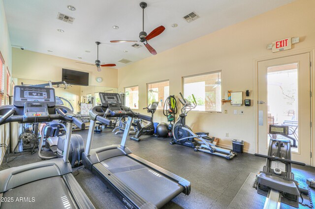 9820 N Central Ave Unit 212, Phoenix, AZ 85020 - gym featuring a ceiling fan and recessed lighting