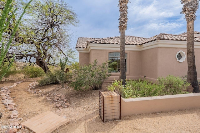 16507 E Trevino Dr, Fountain Hills, AZ 85268 - view of side of home featuring a tile roof and stucco siding