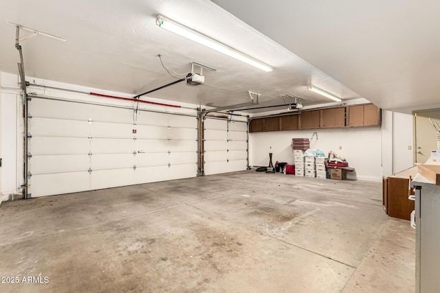 119 E Palomino Dr, Tempe, AZ 85284 - garage featuring a garage door opener