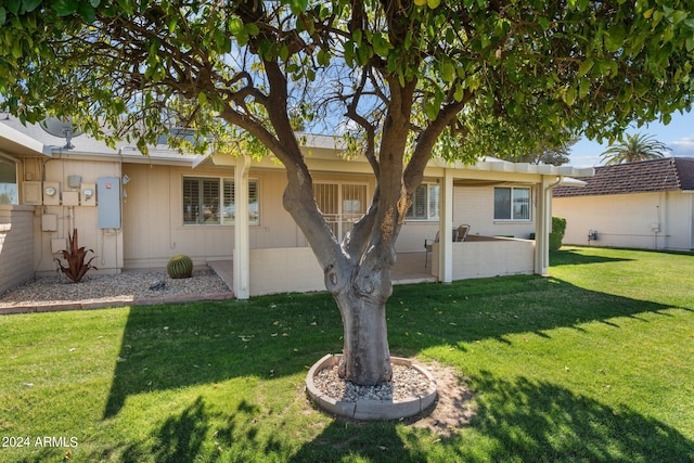 view of front of house with a front lawn