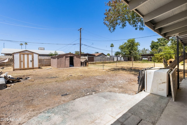 4048 W Granada Rd, Phoenix, AZ 85035 - view of yard featuring a shed