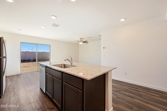 kitchen with visible vents, an island with sink, dark wood-type flooring, stainless steel appliances, and a sink