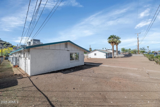 715 W Cinnabar Ave, Phoenix, AZ 85021 - view of side of property featuring central AC and fence