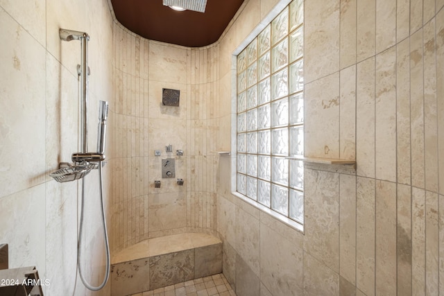 bathroom featuring a tile shower