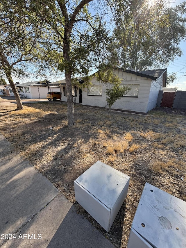 view of front of property